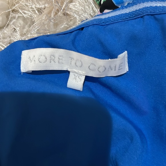 More to Come - Maggie Twist Mini Dress in Blue Floral - Picture 5 of 7